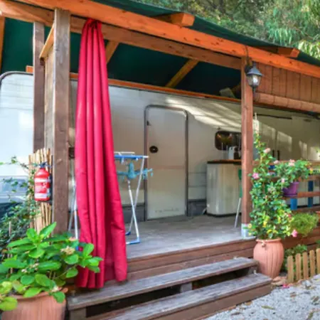 Chalet Nel Verde Di Campsite